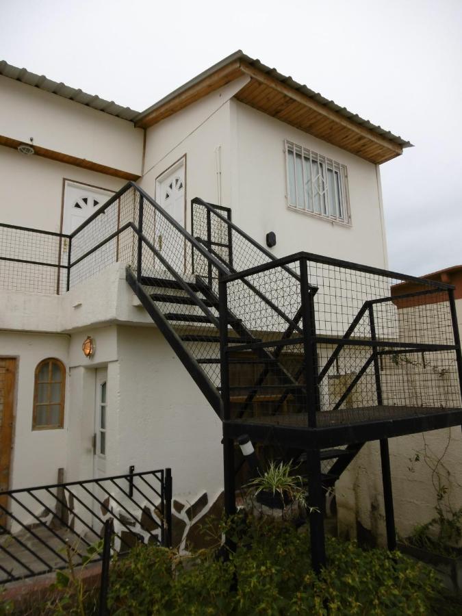 Hostel La Casa De Tounens Пуерто Мадрин Екстериор снимка