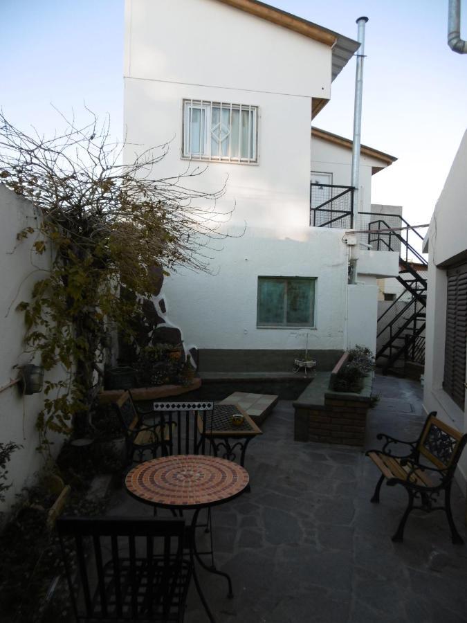 Hostel La Casa De Tounens Пуерто Мадрин Екстериор снимка